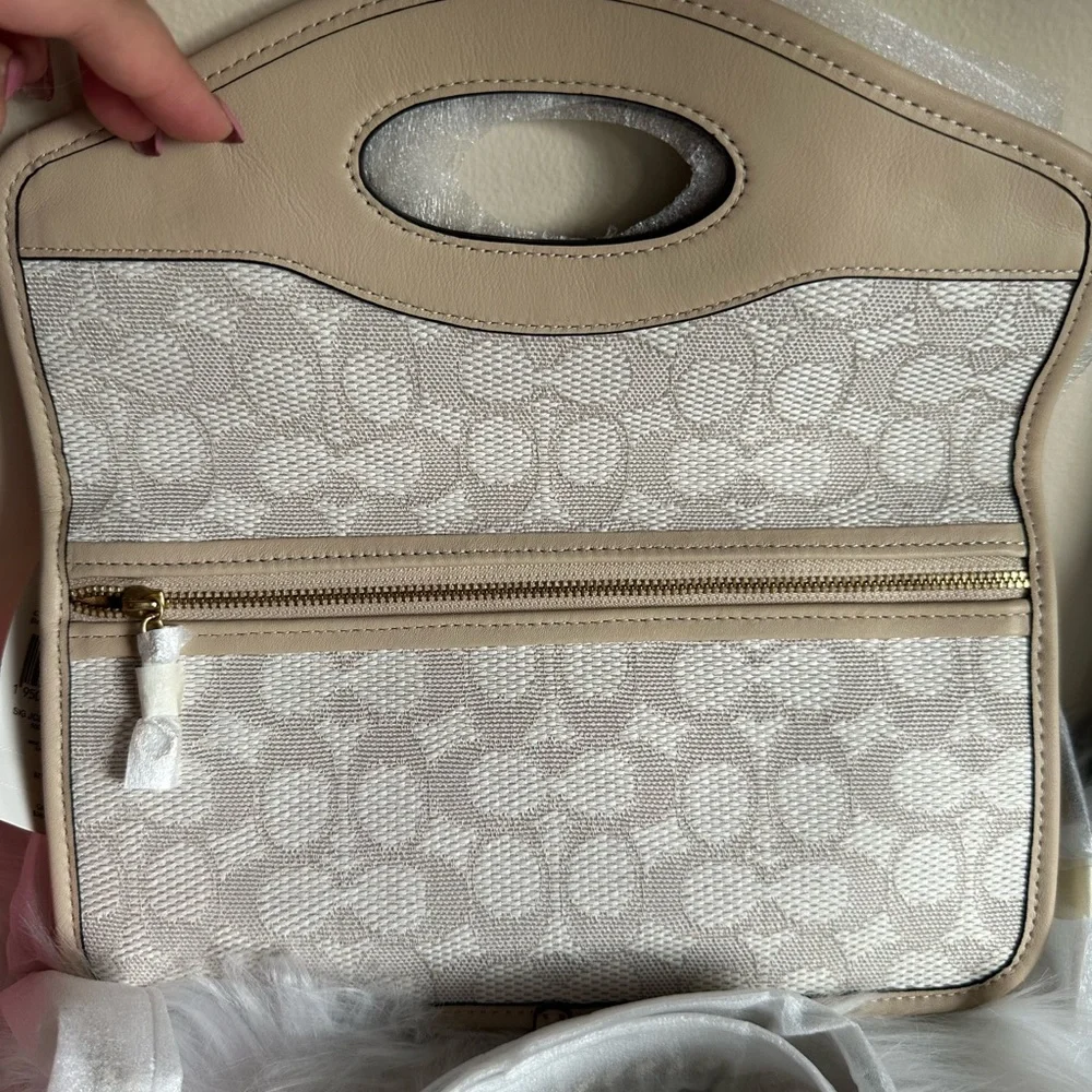 Coach - Picture 3 of 3